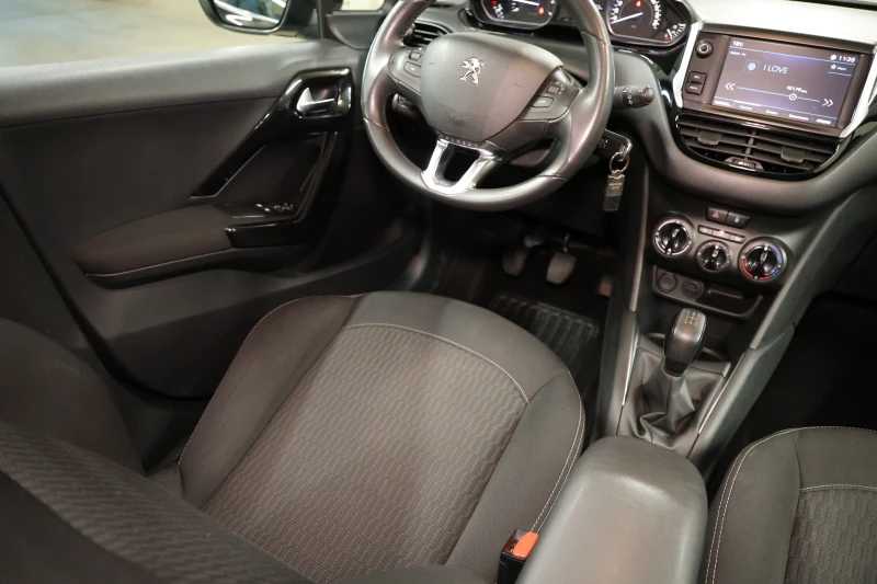 Peugeot 208 1.2i 12V PureTech 82 Active, снимка 9 - Автомобили и джипове - 51215665