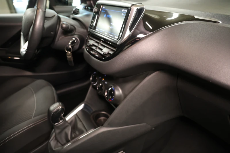 Peugeot 208 1.2i 12V PureTech 82 Active, снимка 14 - Автомобили и джипове - 51215665