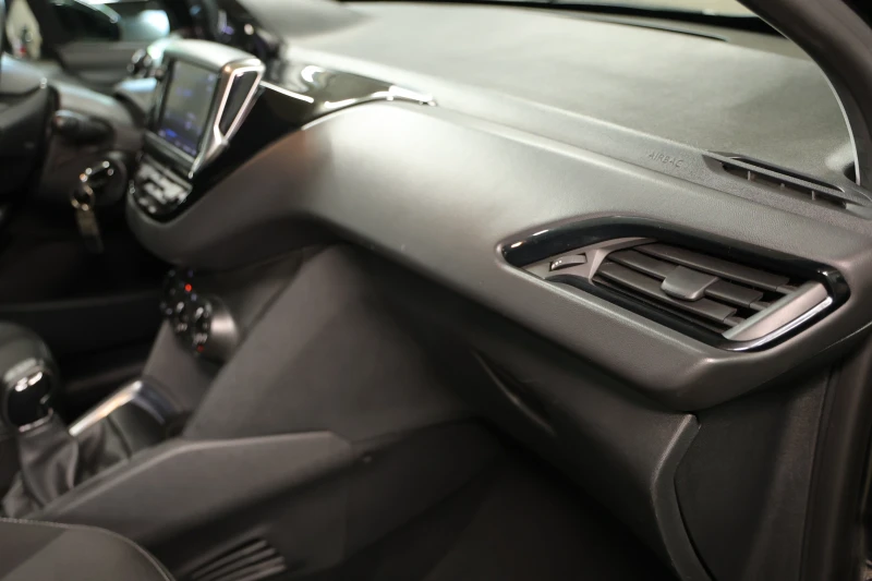 Peugeot 208 1.2i 12V PureTech 82 Active, снимка 13 - Автомобили и джипове - 51215665
