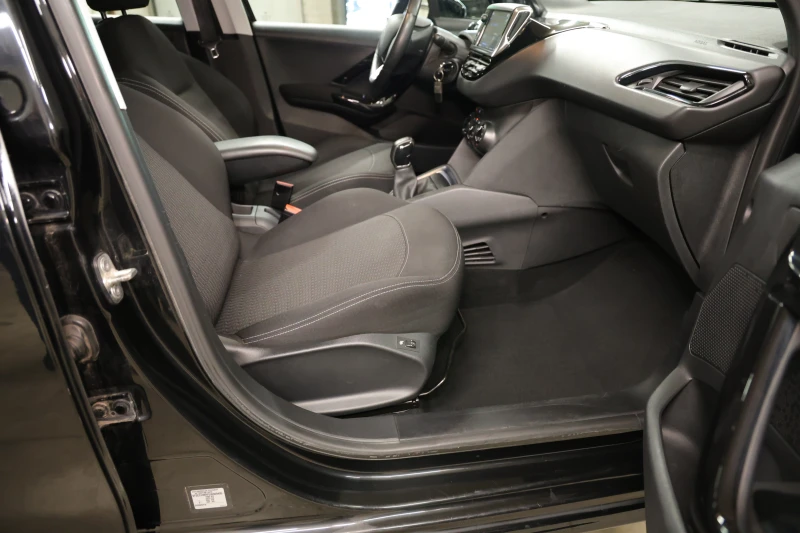 Peugeot 208 1.2i 12V PureTech 82 Active, снимка 12 - Автомобили и джипове - 51215665