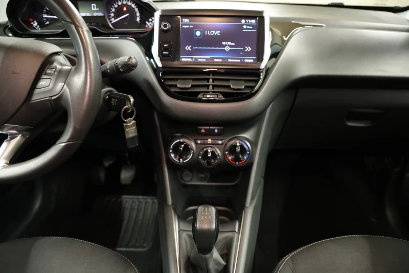Peugeot 208 1.2i 12V PureTech 82 Active, снимка 10 - Автомобили и джипове - 51215665