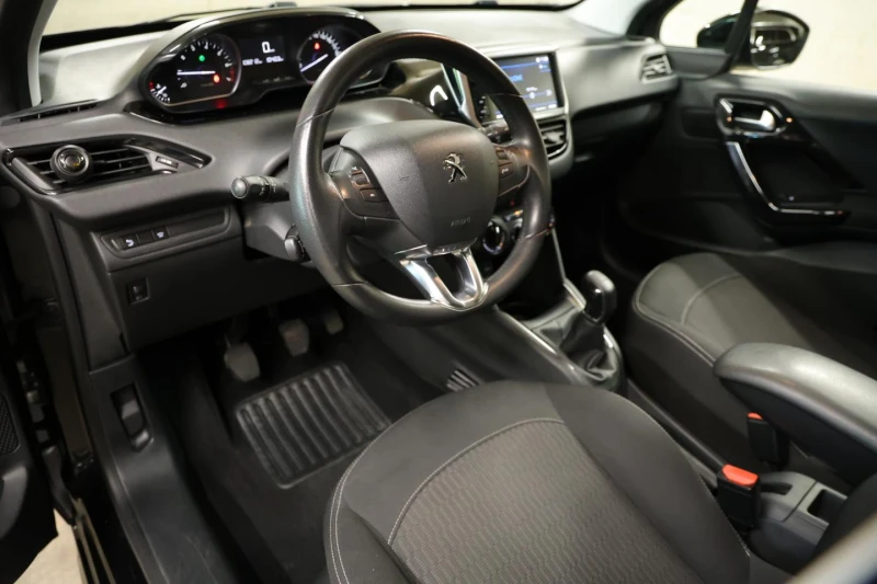 Peugeot 208 1.2i 12V PureTech 82 Active, снимка 7 - Автомобили и джипове - 51215665