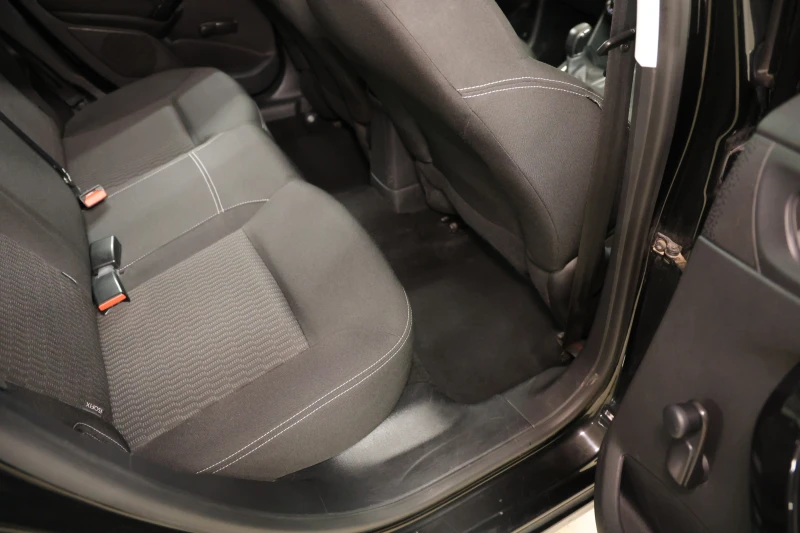 Peugeot 208 1.2i 12V PureTech 82 Active, снимка 17 - Автомобили и джипове - 51215665