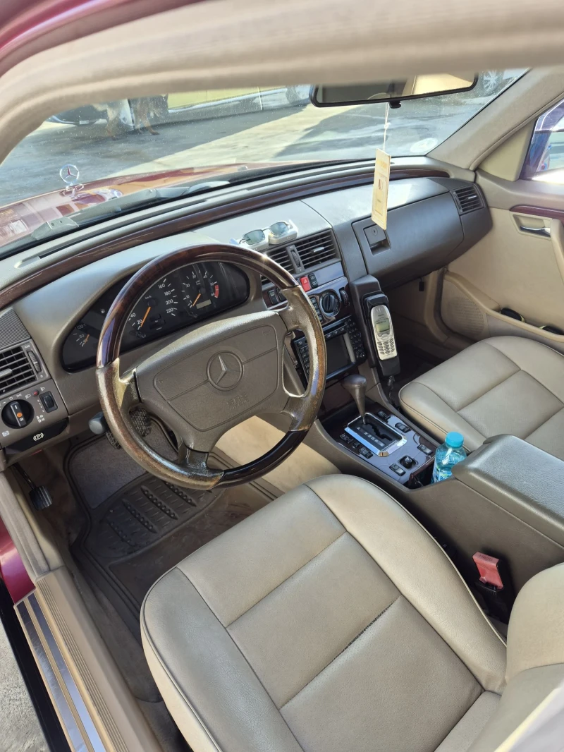 Mercedes-Benz C 220 Уникат без аналог на пазара.Ретро автомобил, снимка 7 - Автомобили и джипове - 53028763