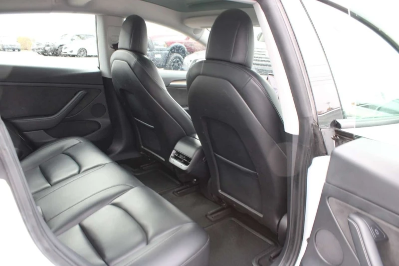 Tesla Model 3 * CARFAX * БЕЗ ПЪРВОНАЧАЛНА ВНОСКА, снимка 16 - Автомобили и джипове - 53354868