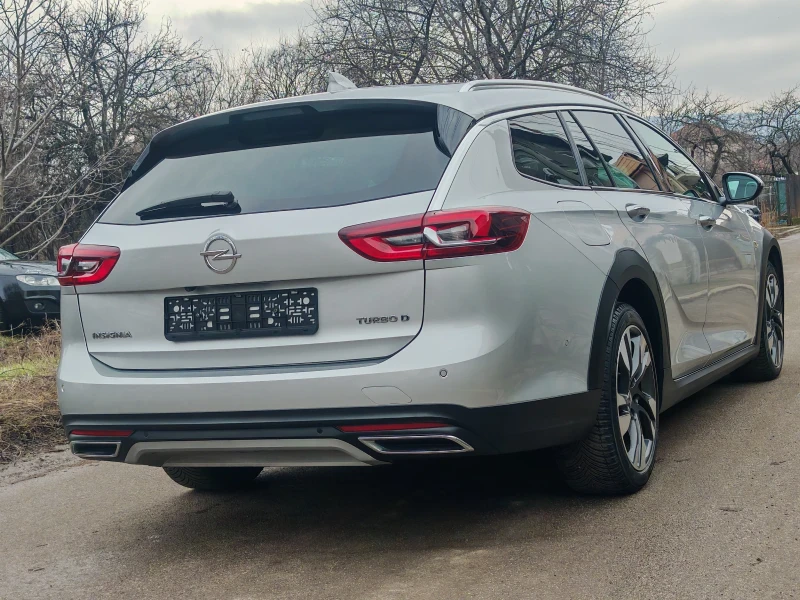 Opel Insignia 2.0 Country Tourer//FULL//TOP// КАМЕРА//ПАНО, снимка 9 - Автомобили и джипове - 53530924