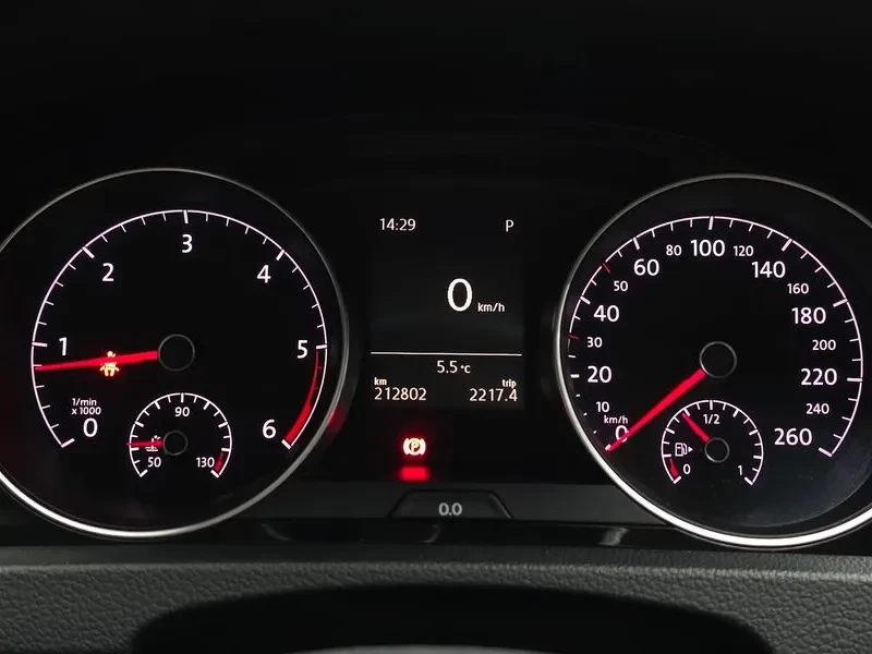 VW Golf 2.0 TDI, снимка 8 - Автомобили и джипове - 54302711