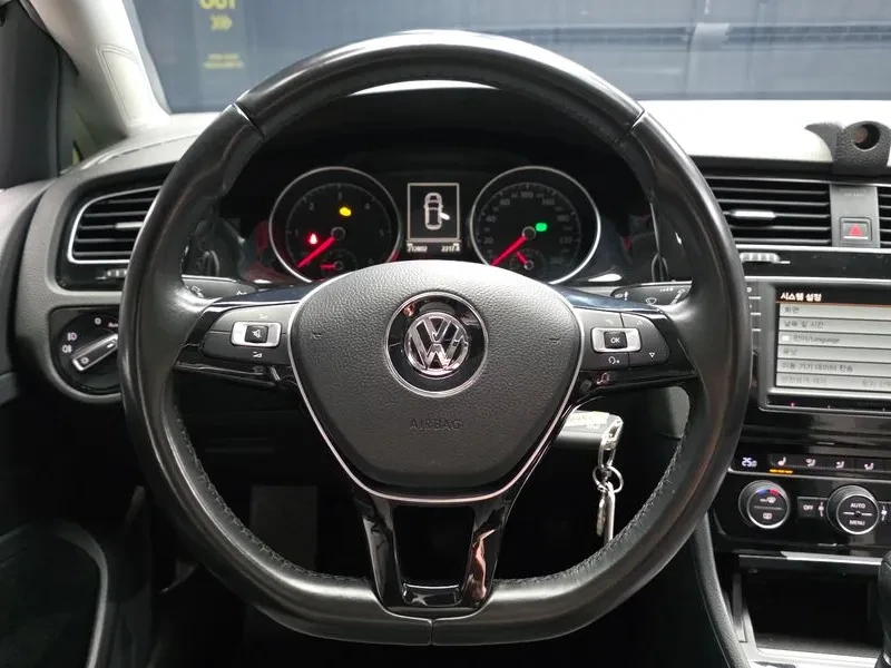 VW Golf 2.0 TDI, снимка 13 - Автомобили и джипове - 54302711