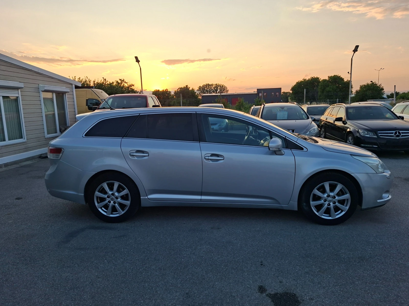 Toyota Avensis 1.8i  KEYLESS-GO КСЕНОН - изображение 2