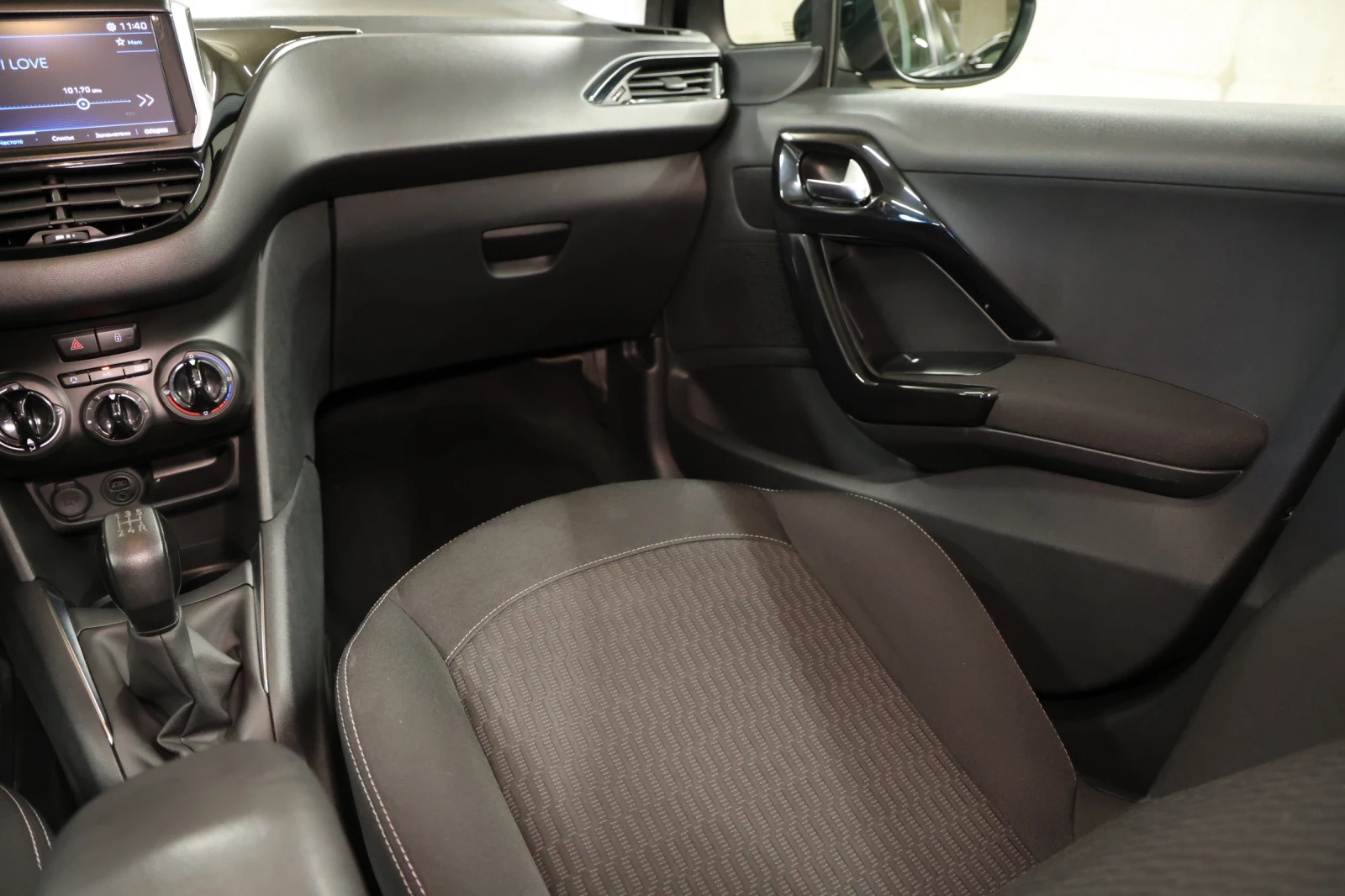 Peugeot 208 1.2i 12V PureTech 82 Active | Mobile.bg   11