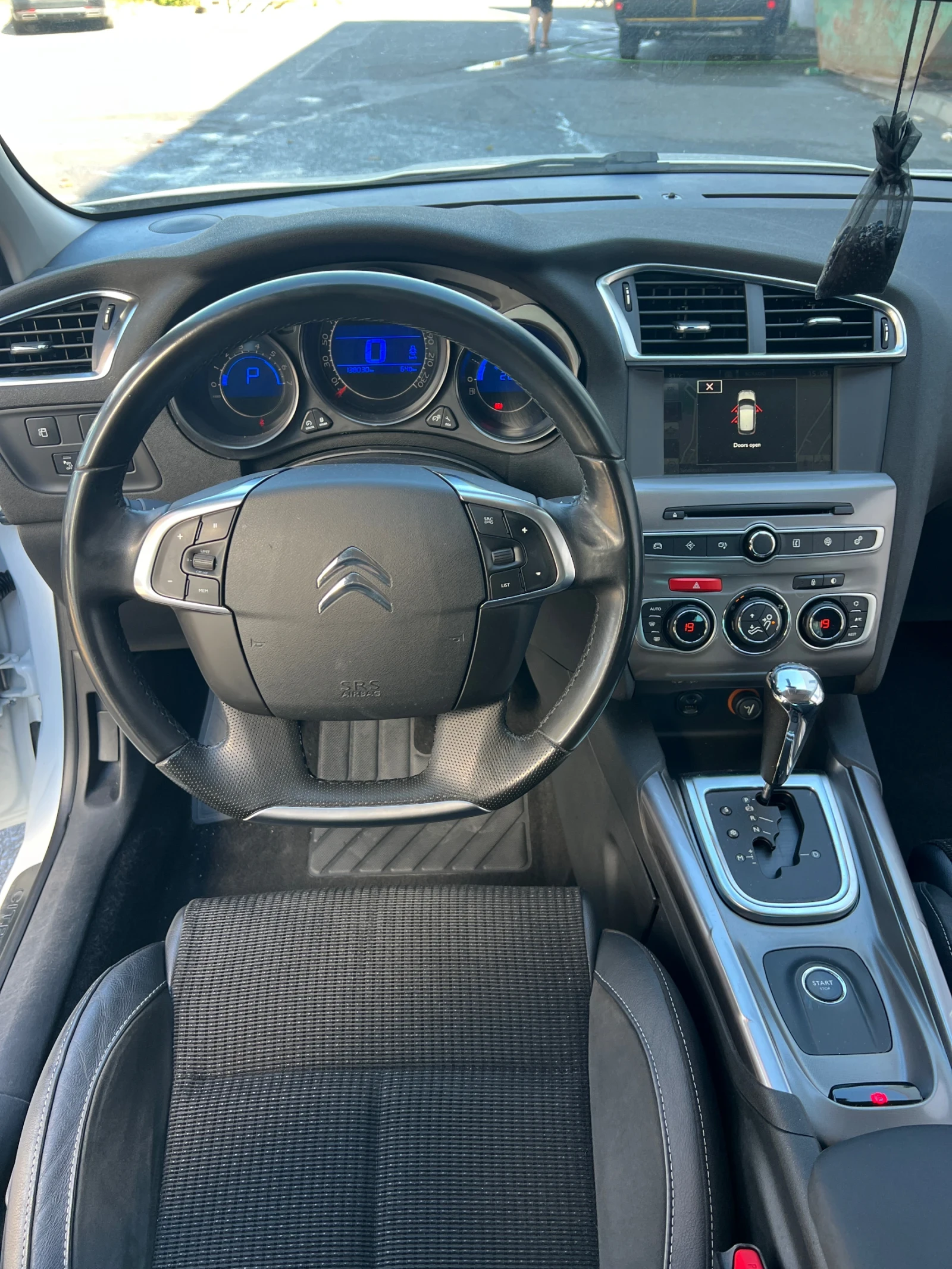 Citroen C4 1.6 e-HDI AUTO - изображение 7