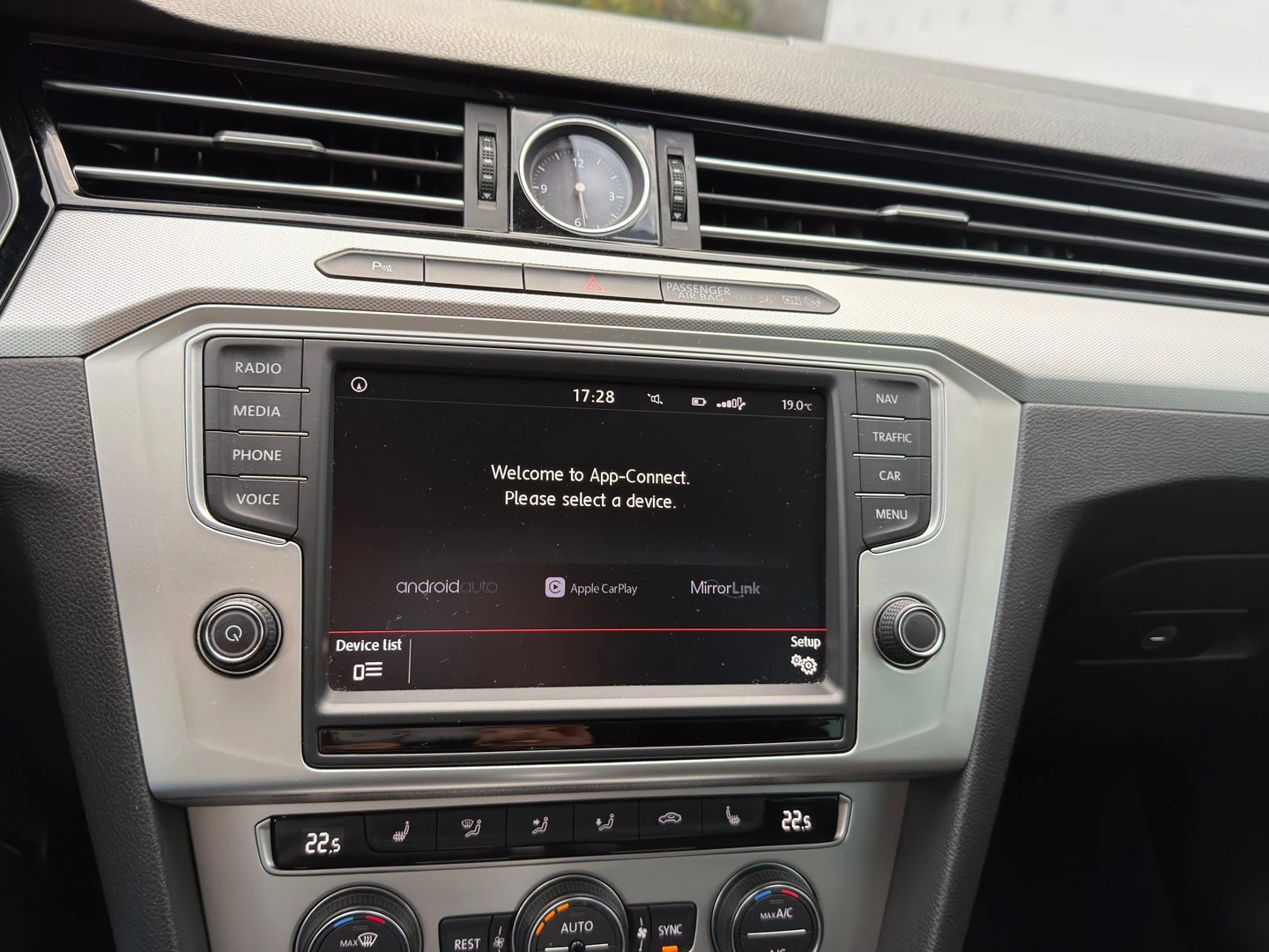 VW Passat VW Passat Var. 2.0 TDI SCR 4MO BMT DSG Comf | Mobile.bg   11