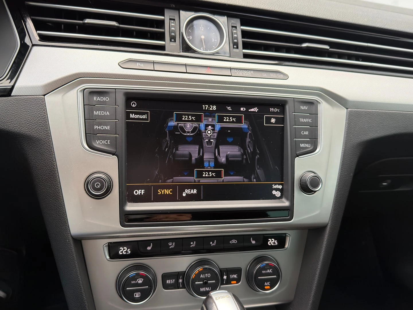 VW Passat VW Passat Var. 2.0 TDI SCR 4MO BMT DSG Comf | Mobile.bg   12