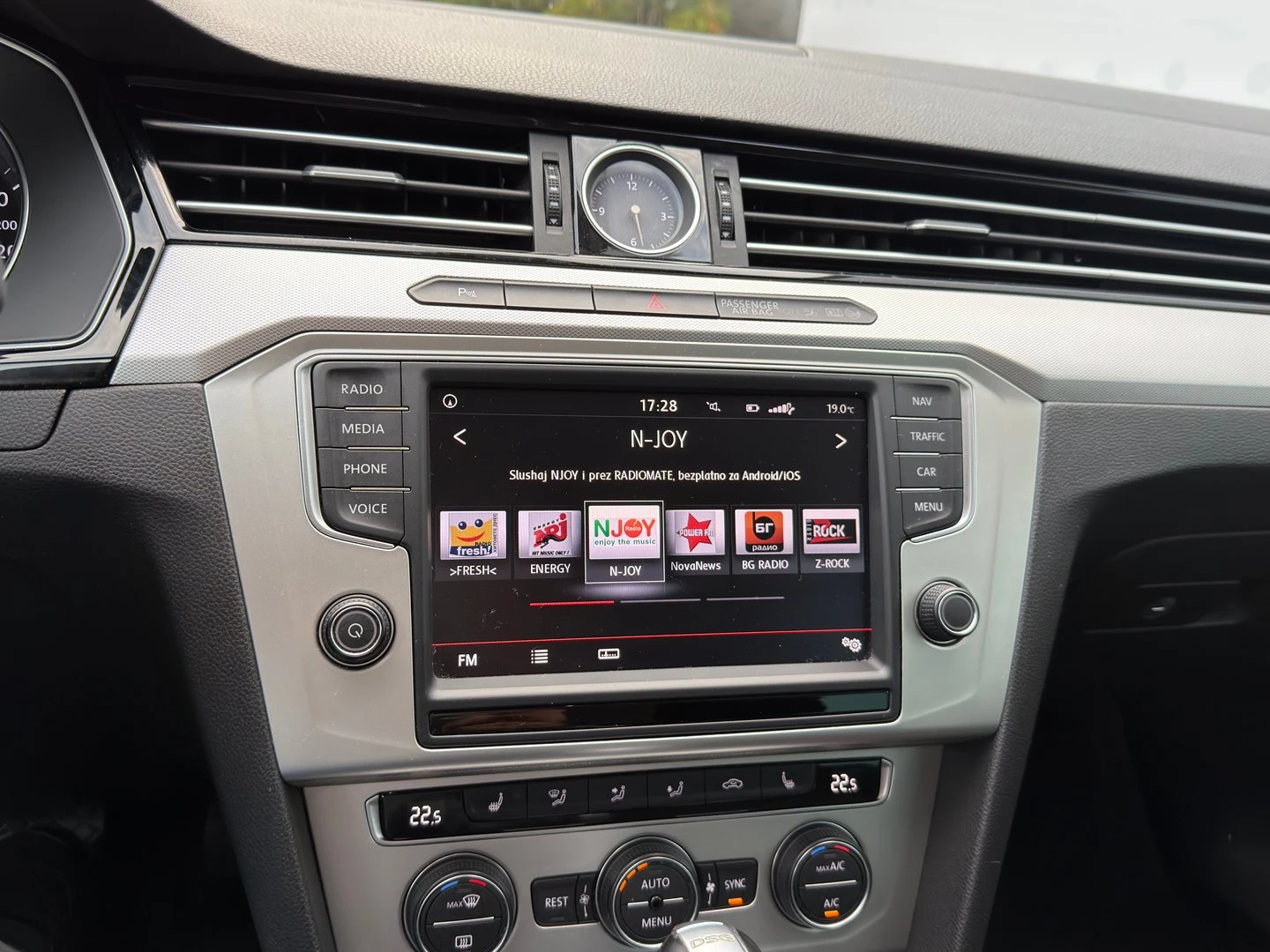 VW Passat VW Passat Var. 2.0 TDI SCR 4MO BMT DSG Comf | Mobile.bg   15