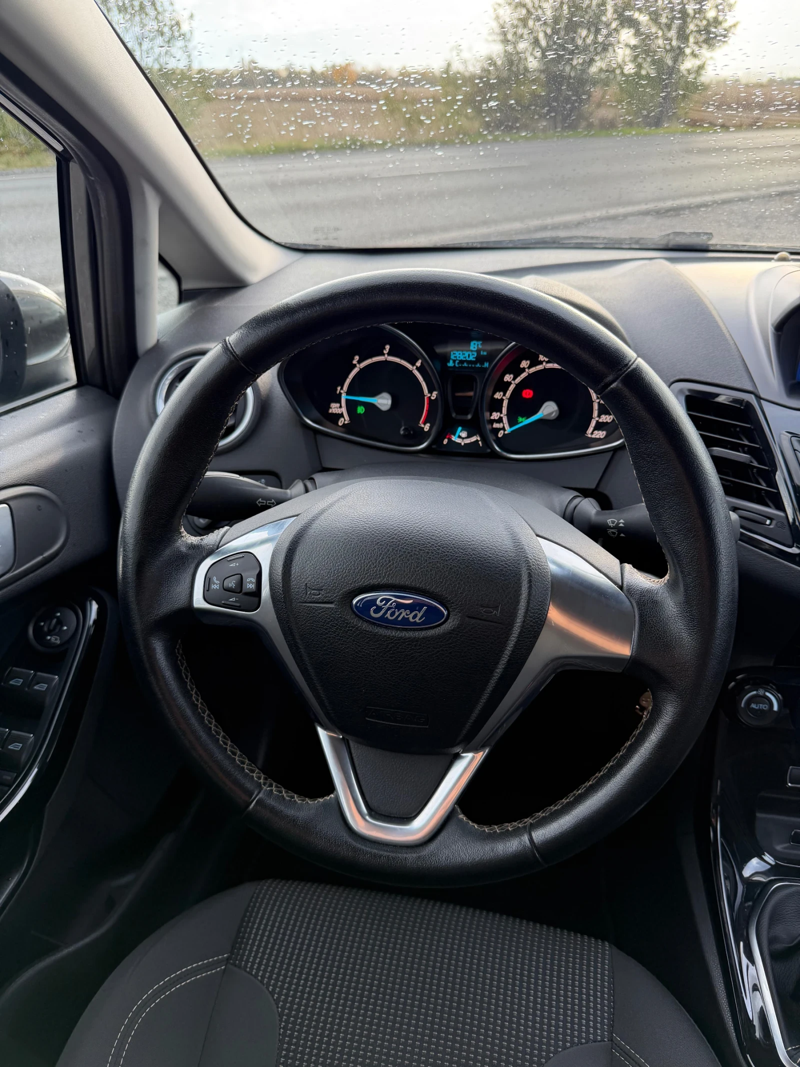 Ford Fiesta 1.5D 95hp TITANIUM NAVI EURO 6 TUV  | Mobile.bg — изображение 13