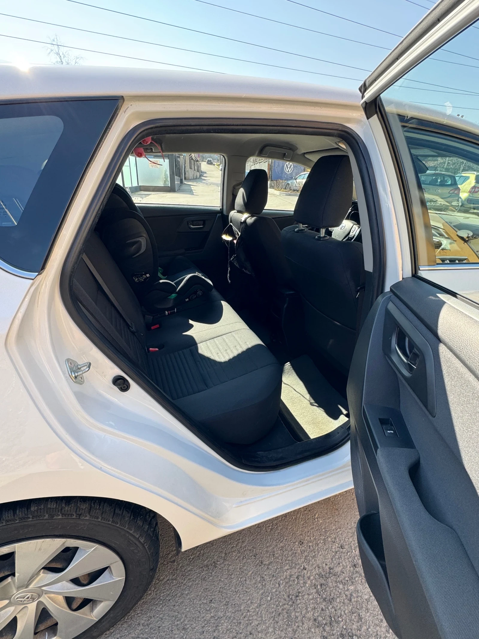 Toyota Auris  - изображение 9