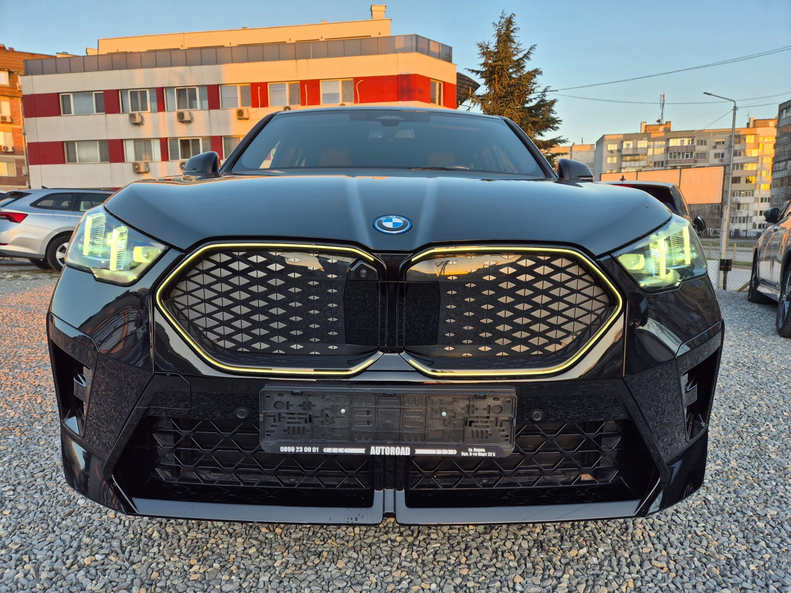 BMW iX2 E-DRIVE 20M SPORT-HUD-360 CAM-SHADOW LINE-ГАРАНЦИЯ - изображение 5