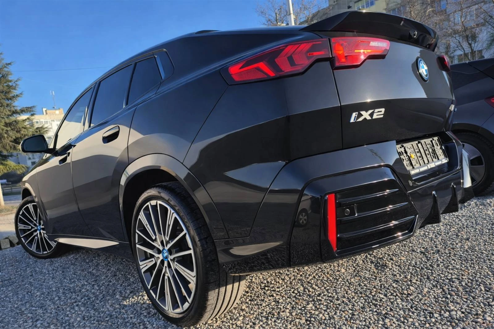 BMW iX2 E-DRIVE 20M SPORT-HUD-360 CAM-SHADOW LINE-ГАРАНЦИЯ - изображение 4