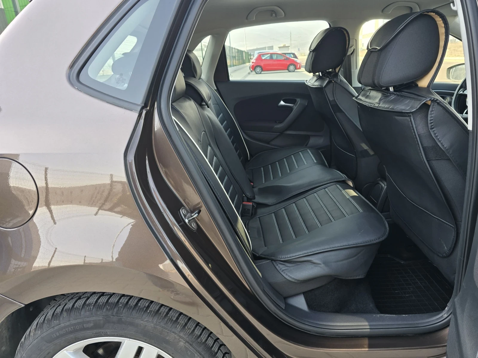 VW Polo 1.2БЕНЗИН/4ЦИЛИНДЪРА/130000КМ, снимка 14 - Автомобили и джипове - 53713269