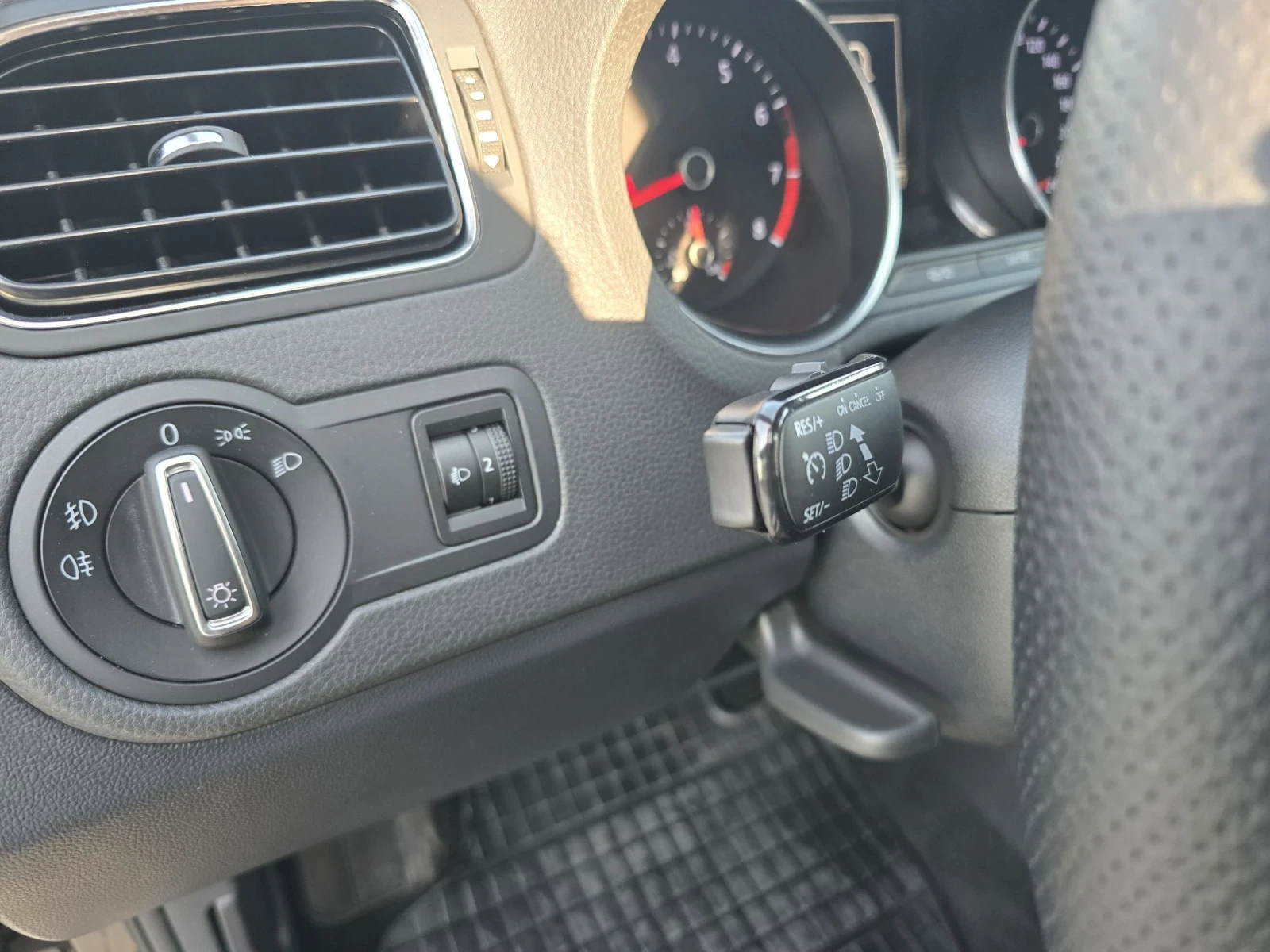 VW Polo 1.2БЕНЗИН/4ЦИЛИНДЪРА/130000КМ - изображение 9