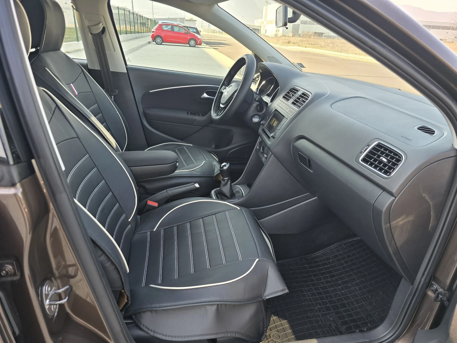 VW Polo 1.2БЕНЗИН/4ЦИЛИНДЪРА/130000КМ, снимка 12 - Автомобили и джипове - 53713269