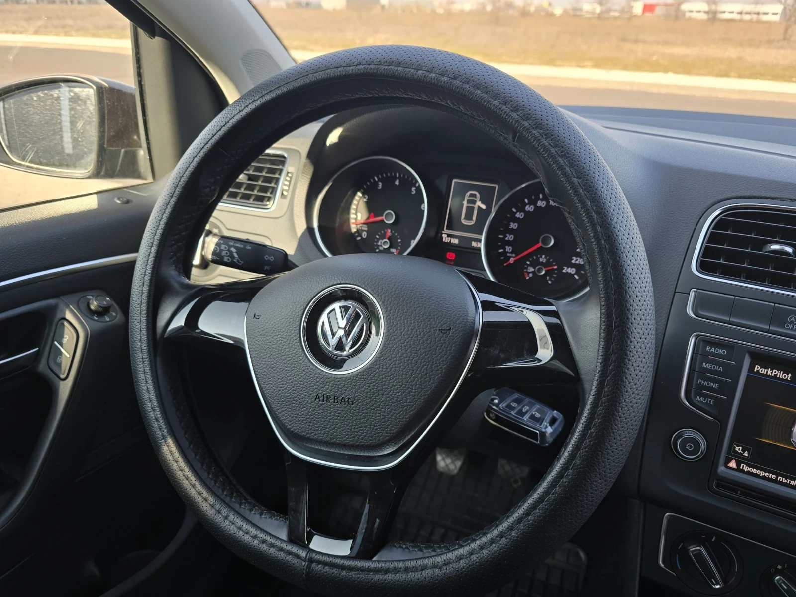 VW Polo 1.2БЕНЗИН/4ЦИЛИНДЪРА/130000КМ, снимка 15 - Автомобили и джипове - 53713269