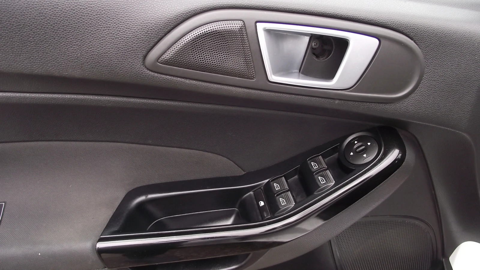 Ford Fiesta 1.4.i.95.k.c.Газ Бензин, NAVI., снимка 12 - Автомобили и джипове - 53956260