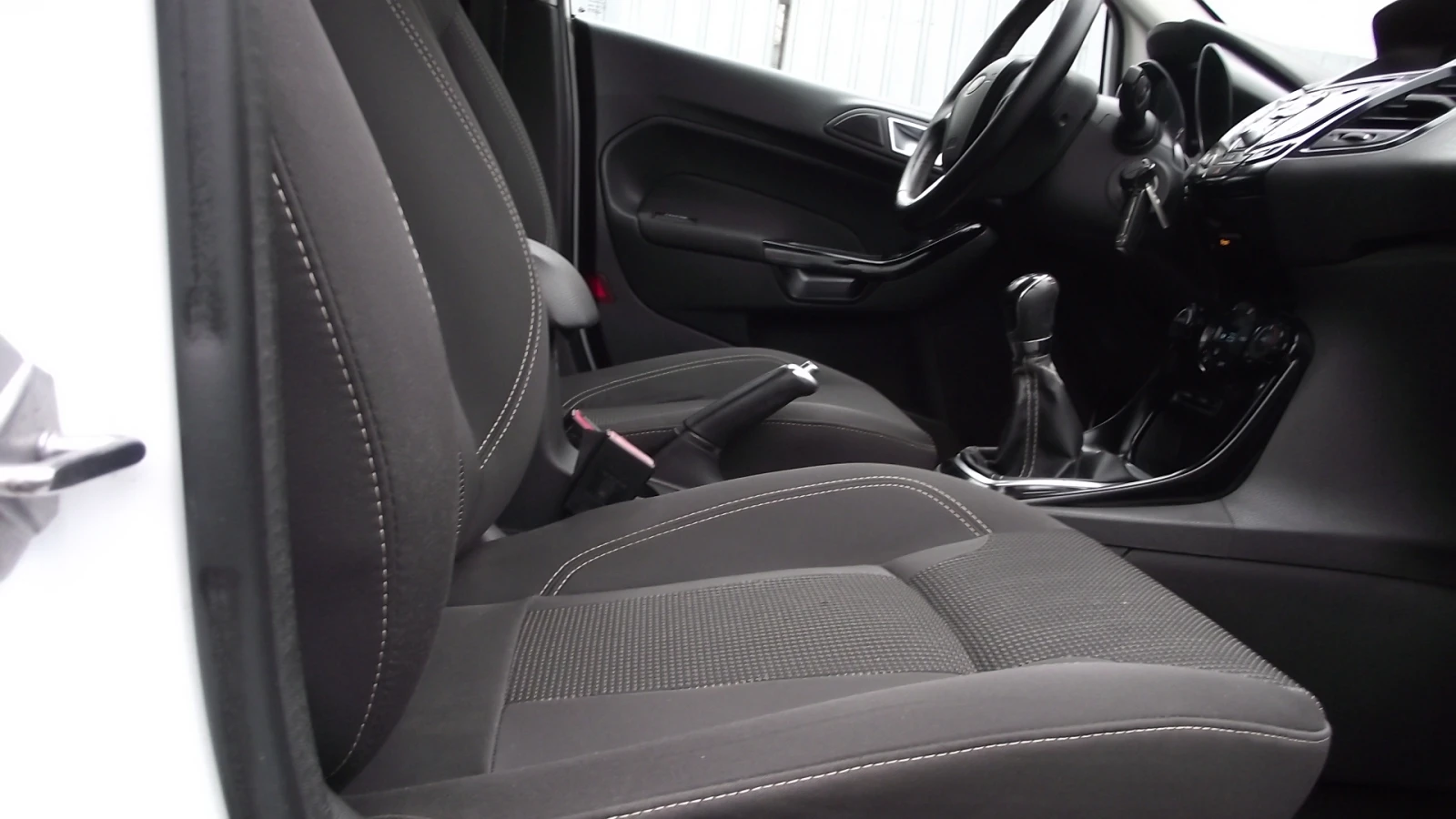 Ford Fiesta 1.4.i.95.k.c.Газ Бензин, NAVI., снимка 14 - Автомобили и джипове - 53956260