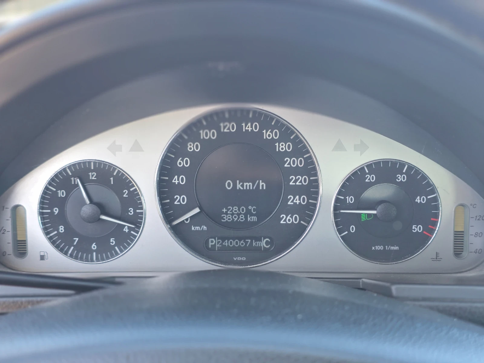 Mercedes-Benz E 320, снимка 12 - Автомобили и джипове - 54031792