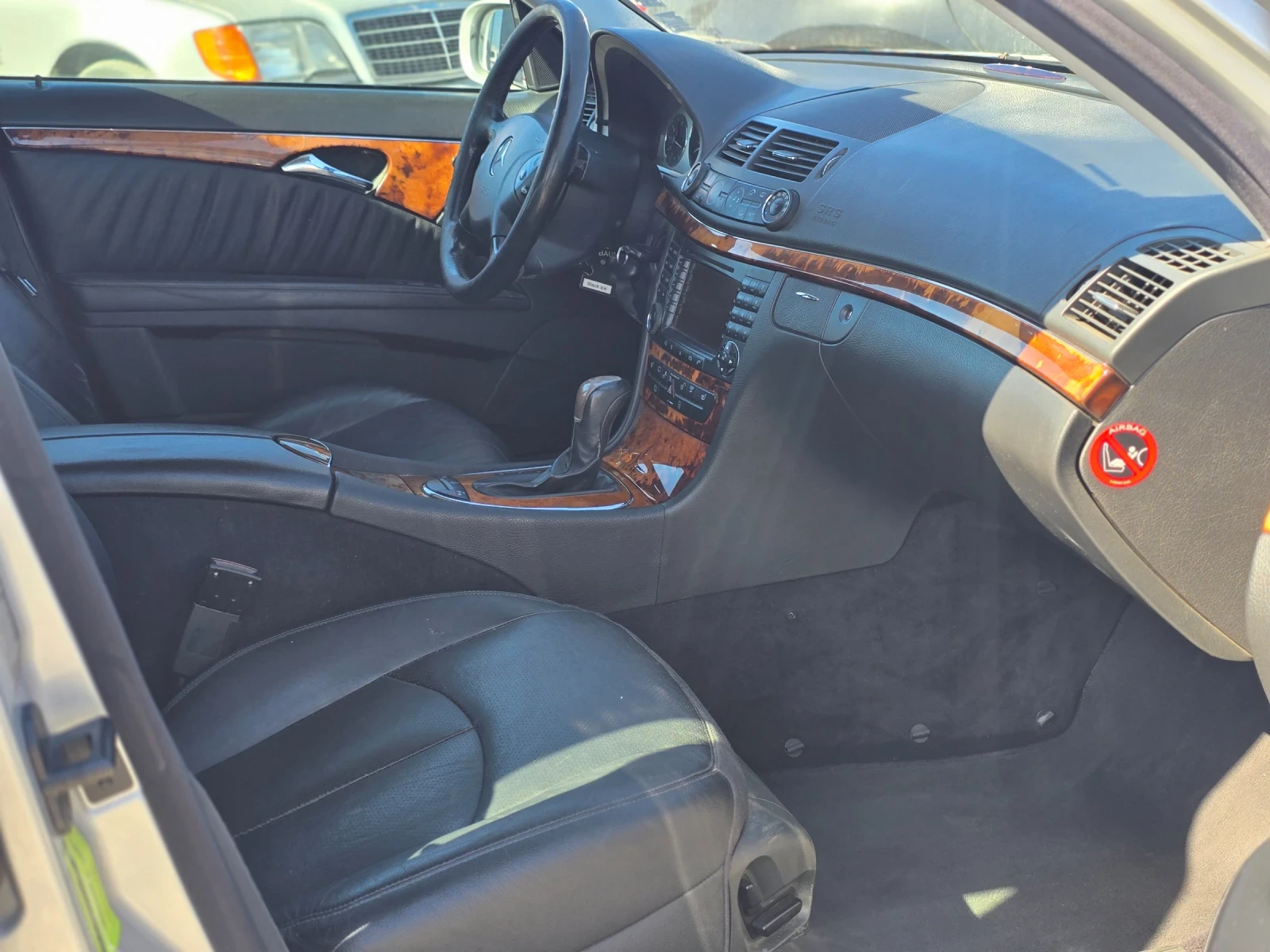 Mercedes-Benz E 320, снимка 9 - Автомобили и джипове - 54031792