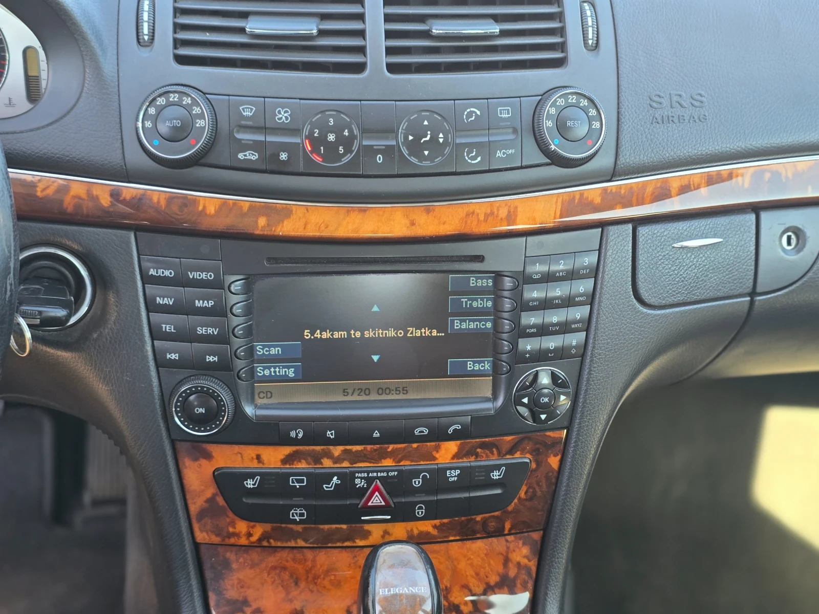 Mercedes-Benz E 320, снимка 11 - Автомобили и джипове - 54031792