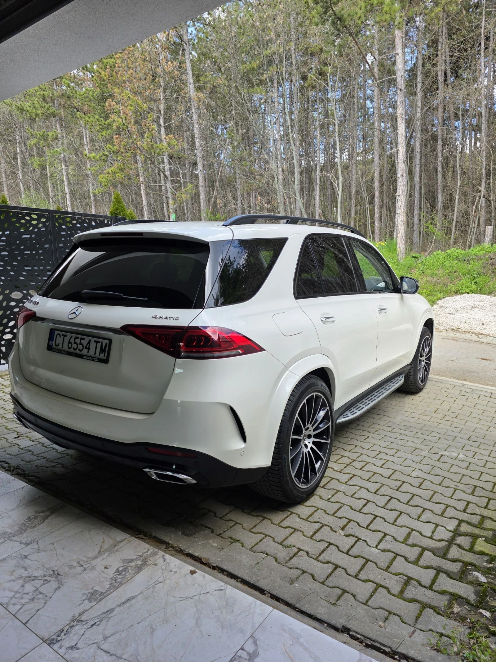 Mercedes-Benz GLE 450 AMG l Night pack l e-body l 3d Burm l Pano, снимка 4 - Автомобили и джипове - 54098820