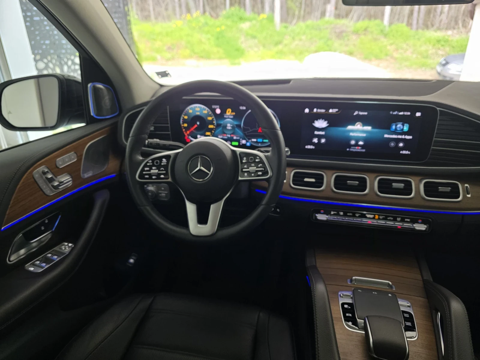 Mercedes-Benz GLE 450 AMG l Night pack l e-body l 3d Burm l Pano, снимка 11 - Автомобили и джипове - 54098820