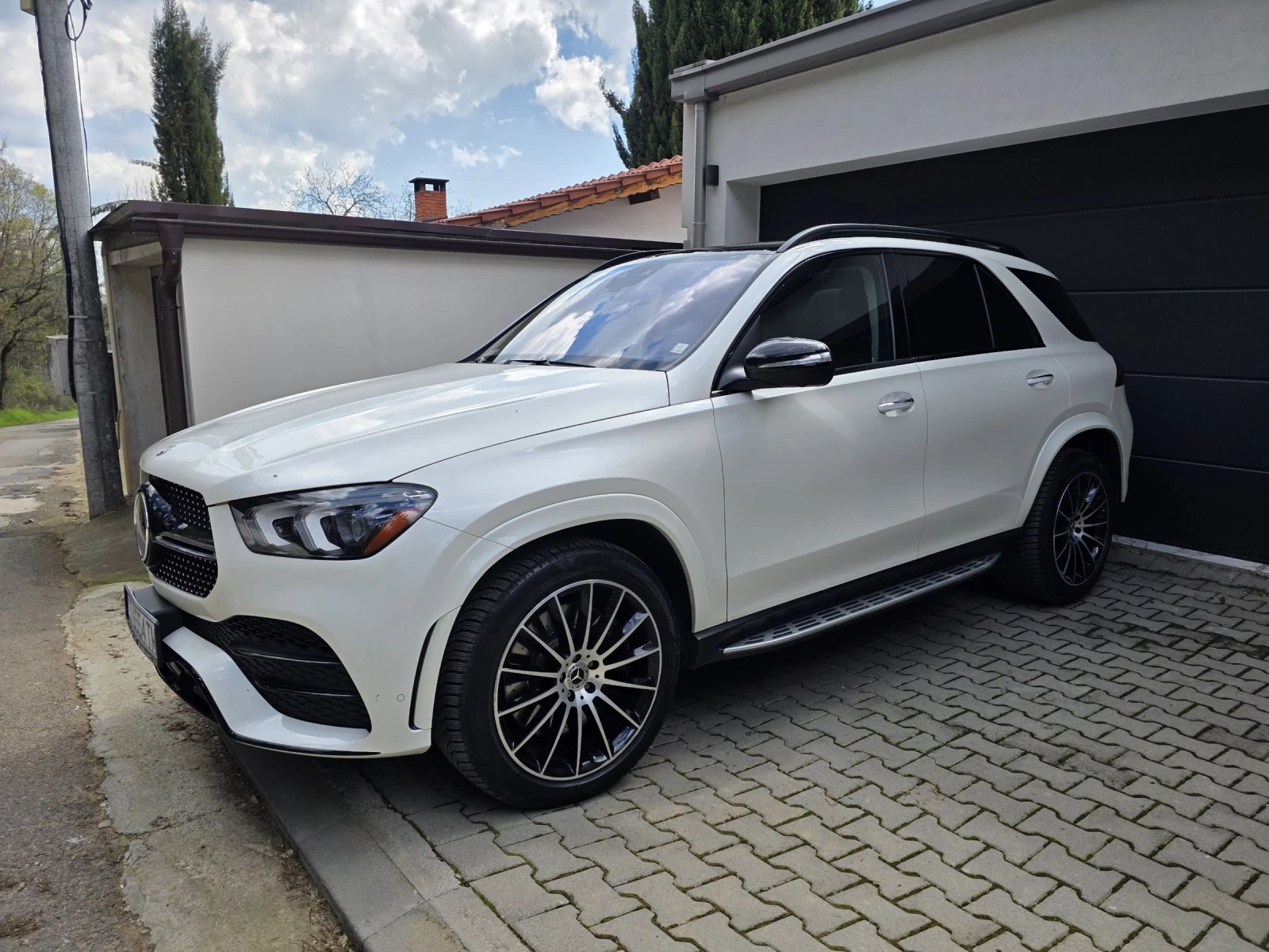 Mercedes-Benz GLE 450 AMG l Night pack l e-body l 3d Burm l Pano, снимка 3 - Автомобили и джипове - 54098820