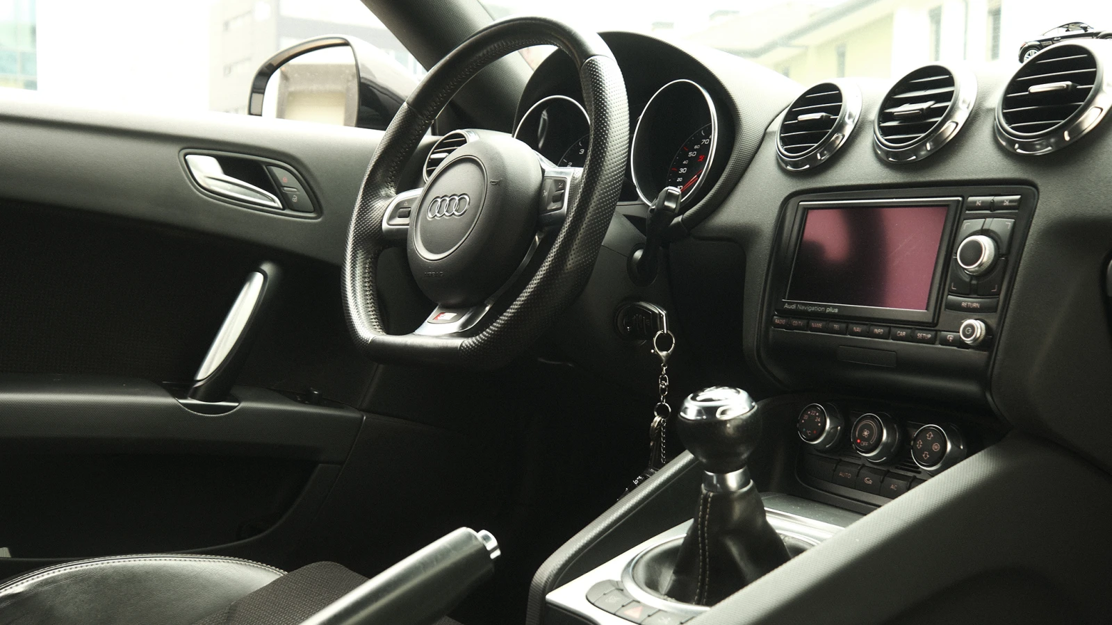 Audi Tt 2.0 TFSI Quattro, снимка 11 - Автомобили и джипове - 54477829