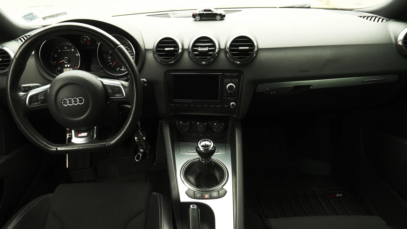 Audi Tt 2.0 TFSI Quattro, снимка 12 - Автомобили и джипове - 54477829