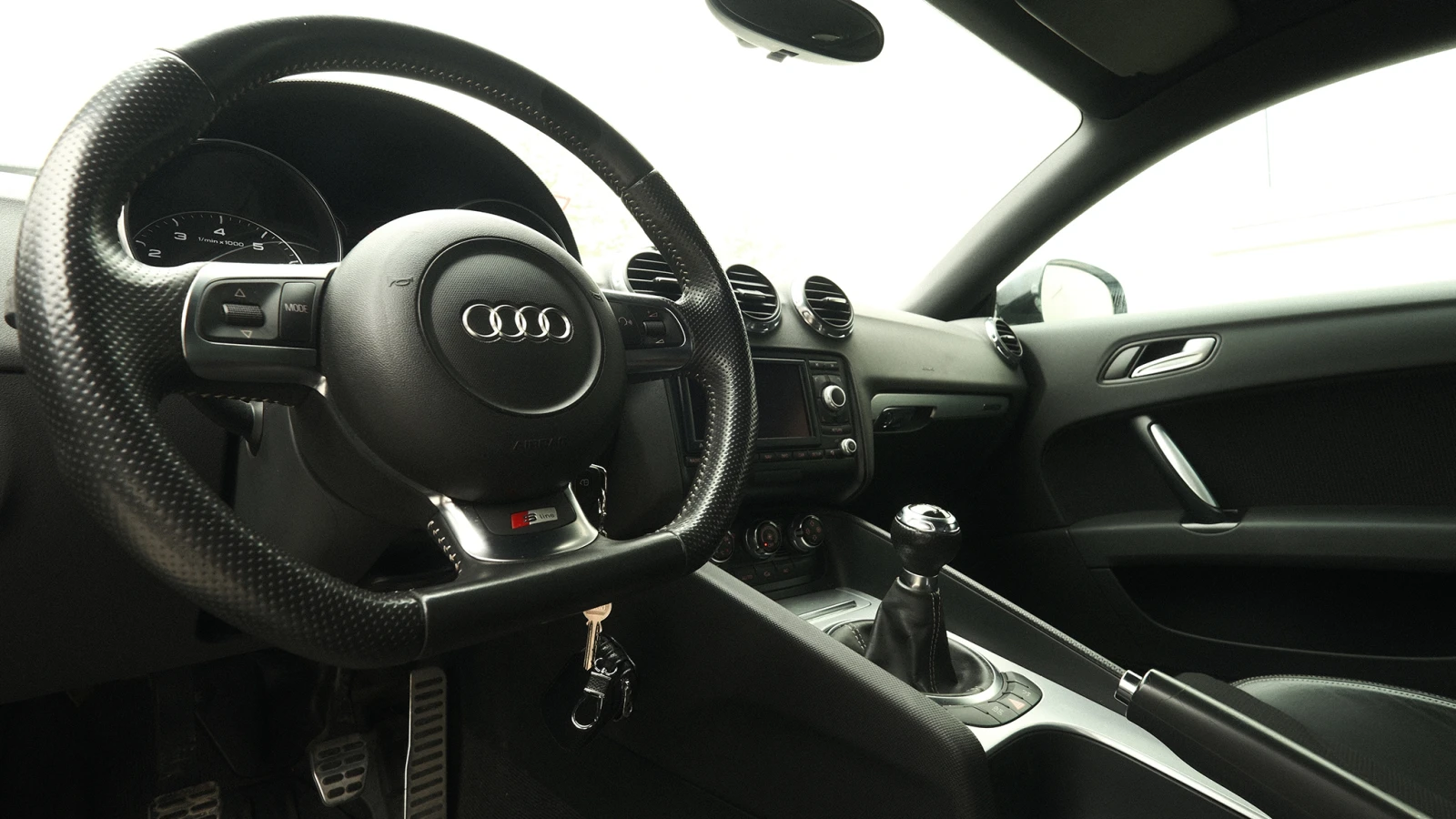 Audi Tt 2.0 TFSI Quattro, снимка 14 - Автомобили и джипове - 54477829