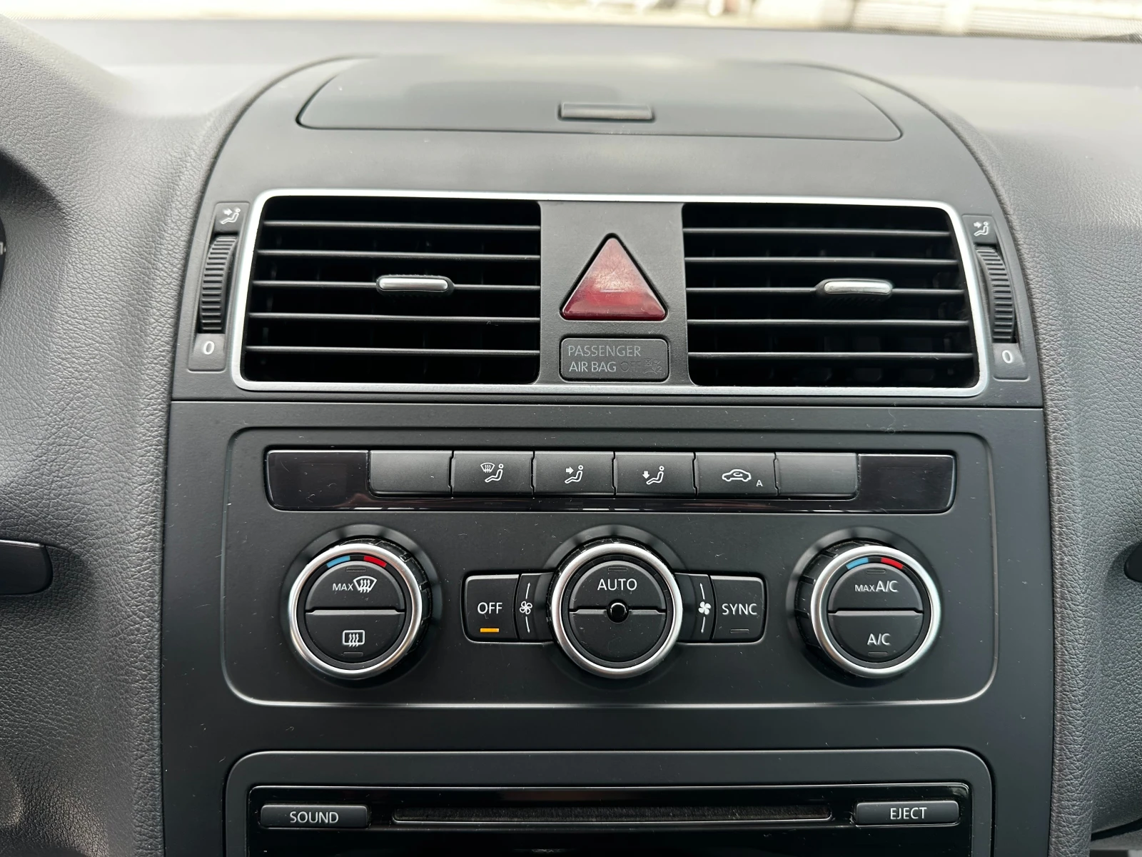 VW Touran 1.4i 150 к.с. Метан/бензин, снимка 13 - Автомобили и джипове - 54563816