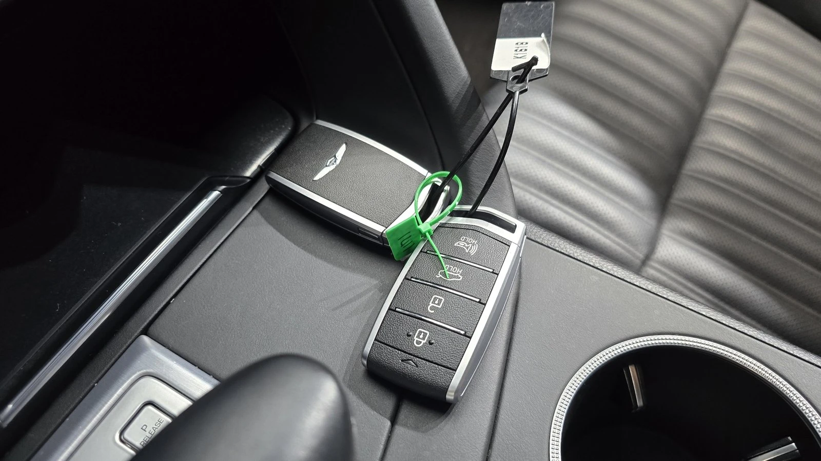Genesis G70 2.0* KEYLESS* ПОДГРЕВ ВОЛАН* BLIND SPOT* КРАЙНА ЦЕ, снимка 15 - Автомобили и джипове - 55318956