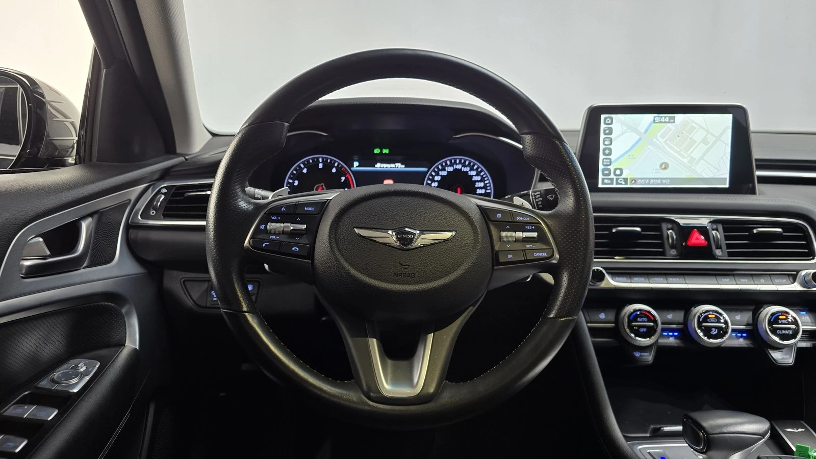 Genesis G70 2.0* KEYLESS* ПОДГРЕВ ВОЛАН* BLIND SPOT* КРАЙНА ЦЕ, снимка 13 - Автомобили и джипове - 55318956
