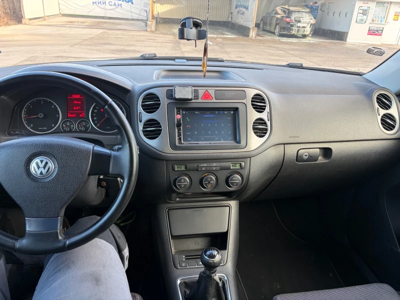 VW Tiguan 2.0TDI 4Motion, снимка 8 - Автомобили и джипове - 53107906