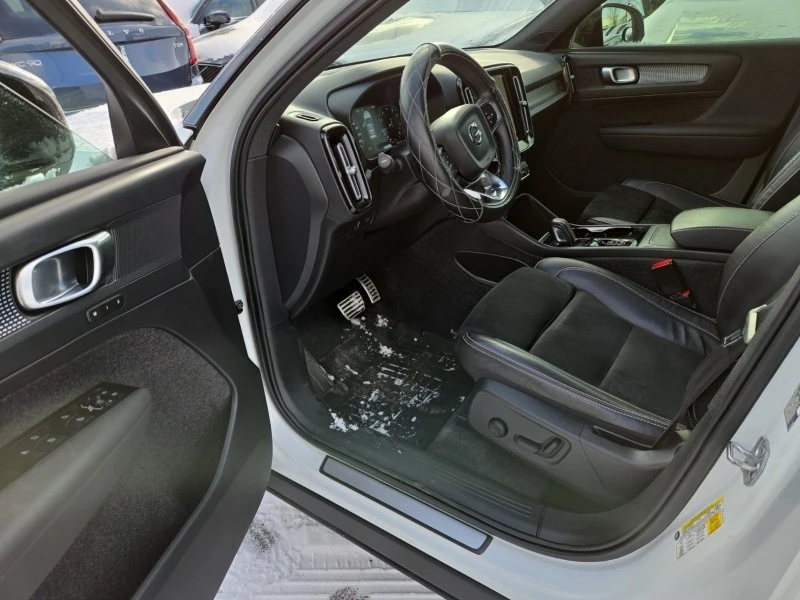 Volvo XC40 R-DESIGN * * CARFAX * * АВТО КРЕДИТ * * , снимка 7 - Автомобили и джипове - 53038656
