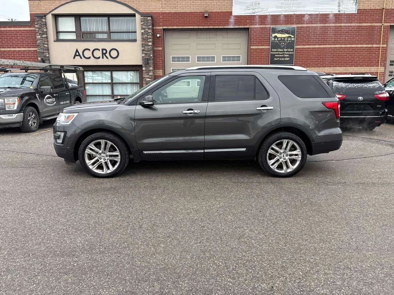 Ford Explorer LIMITED /CARFAX/Пано/Подгрев/Обдух/7 места/2 ключа, снимка 3 - Автомобили и джипове - 53967666