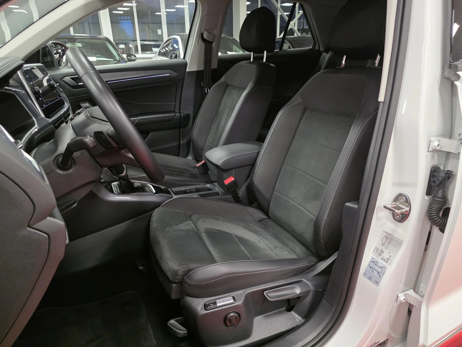 VW T-Roc 1.5TSI | DSG7 | IQ Light | ACC | Camera, снимка 9 - Автомобили и джипове - 54208990