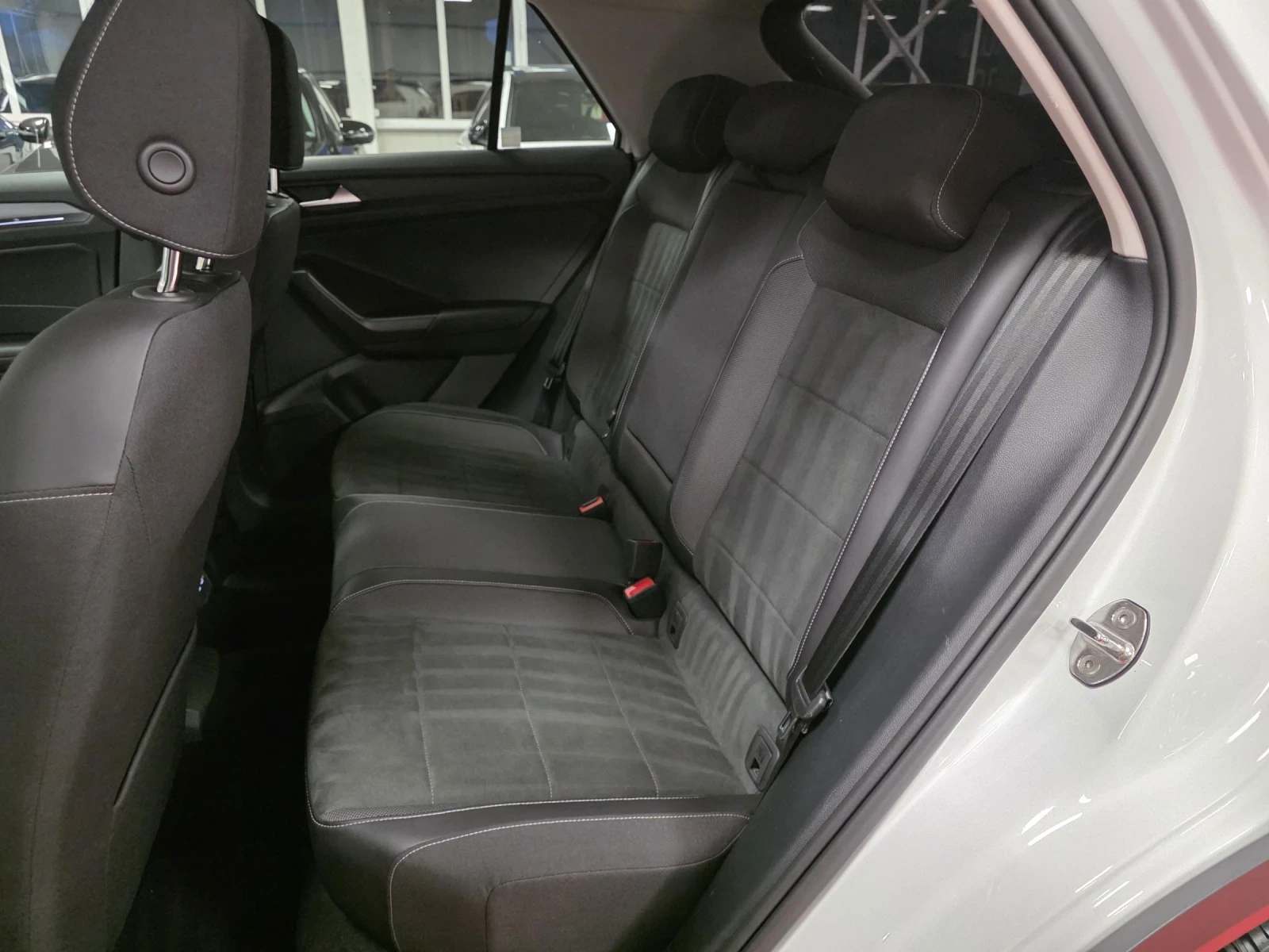 VW T-Roc 1.5TSI | DSG7 | IQ Light | ACC | Camera, снимка 15 - Автомобили и джипове - 54208990