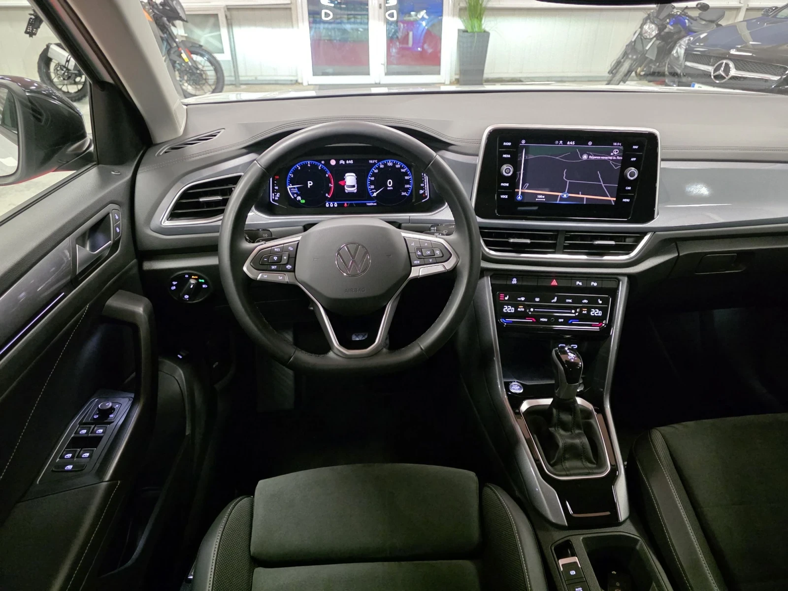 VW T-Roc 1.5TSI | DSG7 | IQ Light | ACC | Camera, снимка 7 - Автомобили и джипове - 54208990