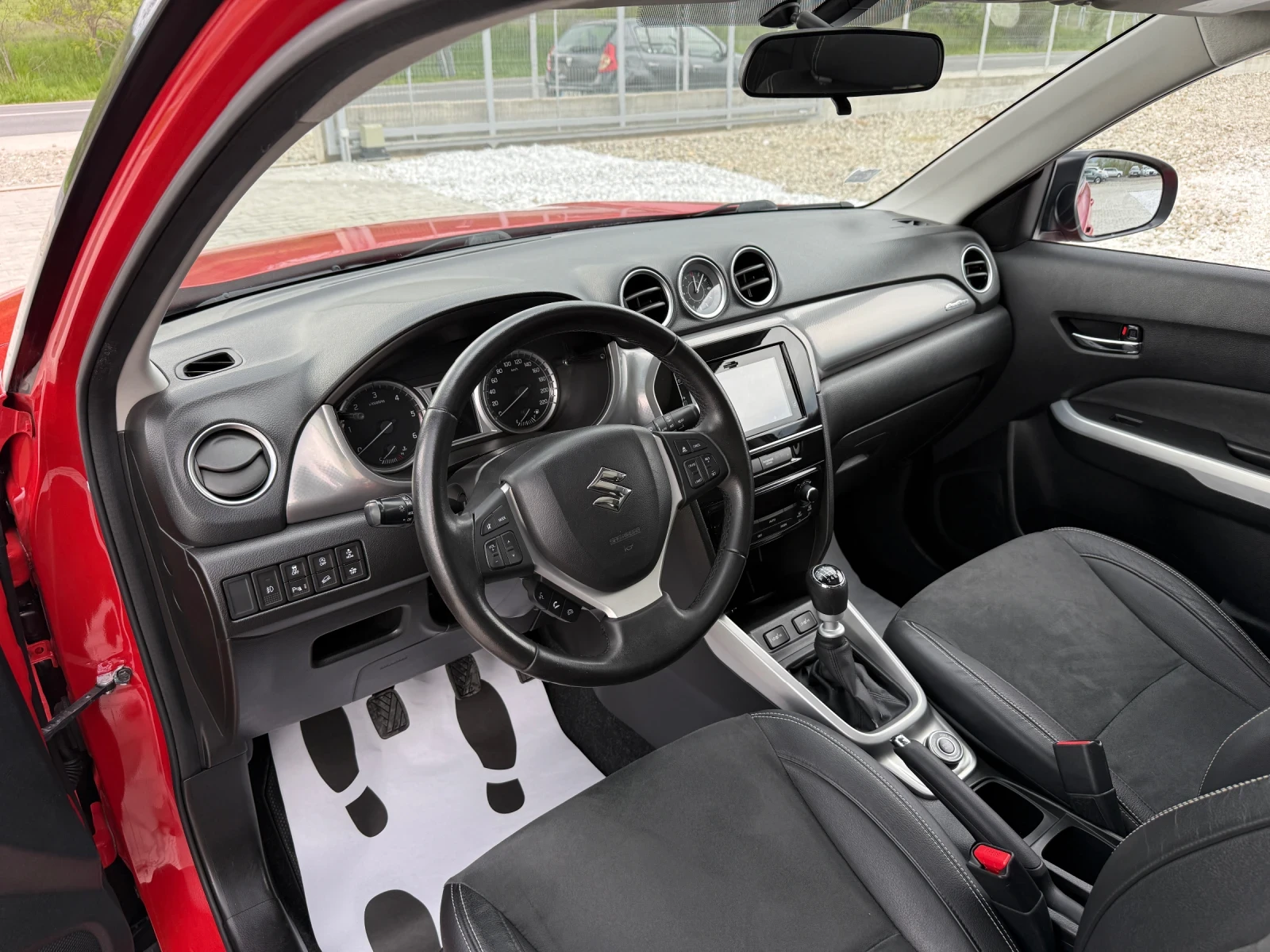 Suzuki Vitara 1.6DDIS , снимка 9 - Автомобили и джипове - 54383480