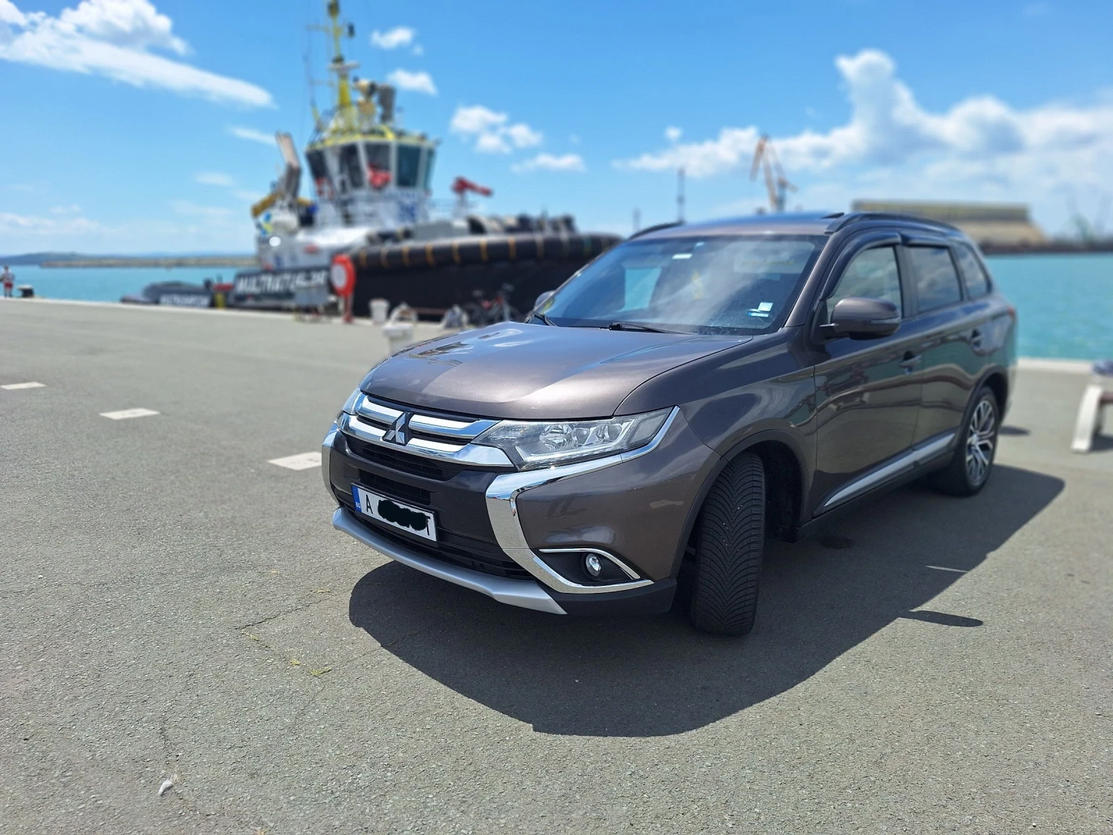 Mitsubishi Outlander SEL 2.4 / 4x4 S-Awc / 7 места 