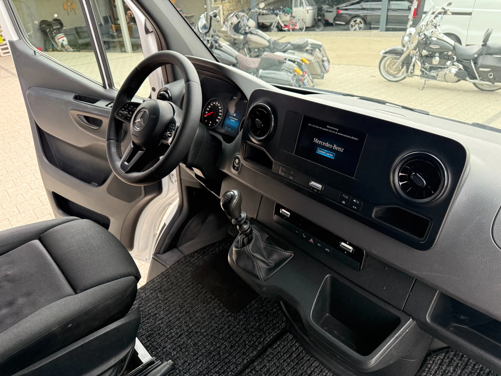 Mercedes-Benz Sprinter 314CDI Клима L1H1 Еuro 6 , снимка 11 - Бусове и автобуси - 55752987