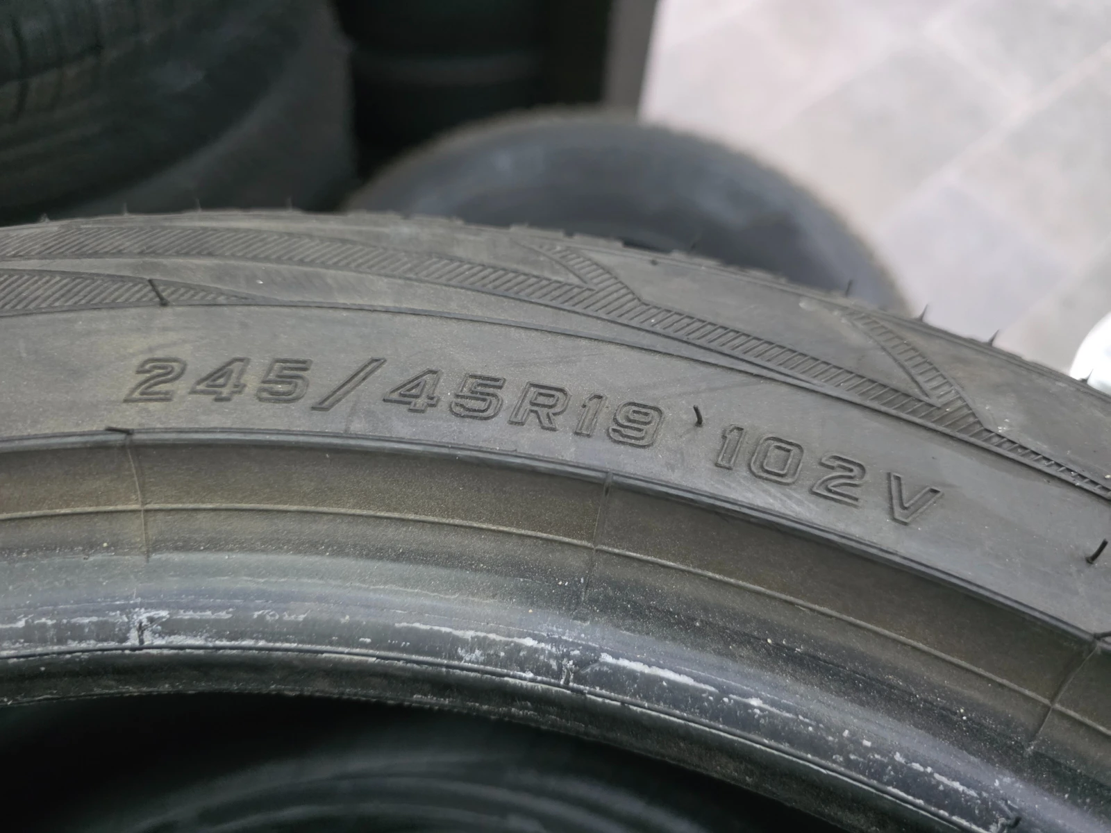 Гуми Зимни 245/45R19, снимка 10 - Гуми и джанти - 53966415